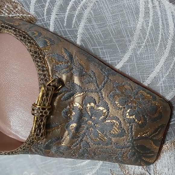 Prada bracade gold/blue pumps - Picture 3 of 7